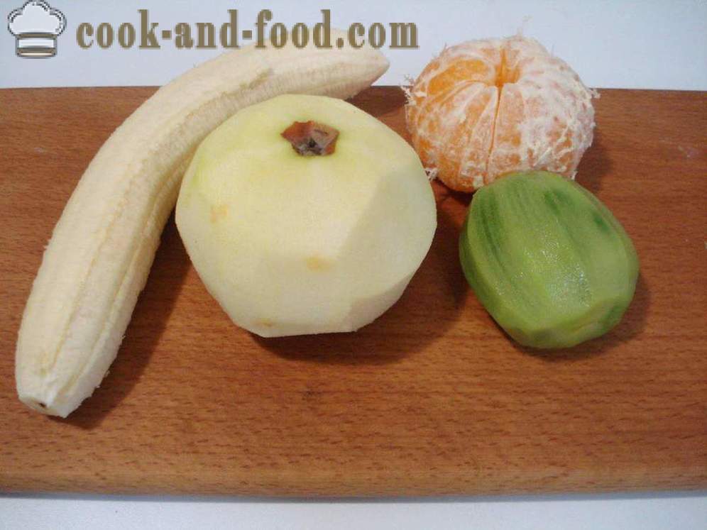 Jednoduchý ovocný šalát s kondenzovaným mliekom - ako sa robí ovocný šalát, krok za krokom recept fotografiách