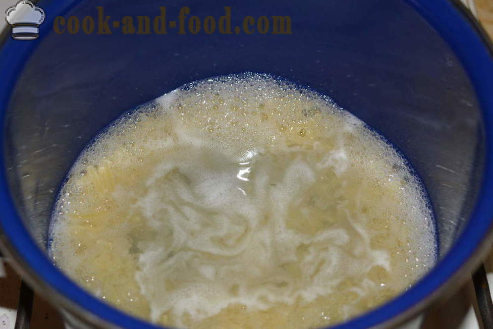 Mlieko rezance pre deti - ako variť rezance mlieko v panvici, krok za krokom recept fotografiách
