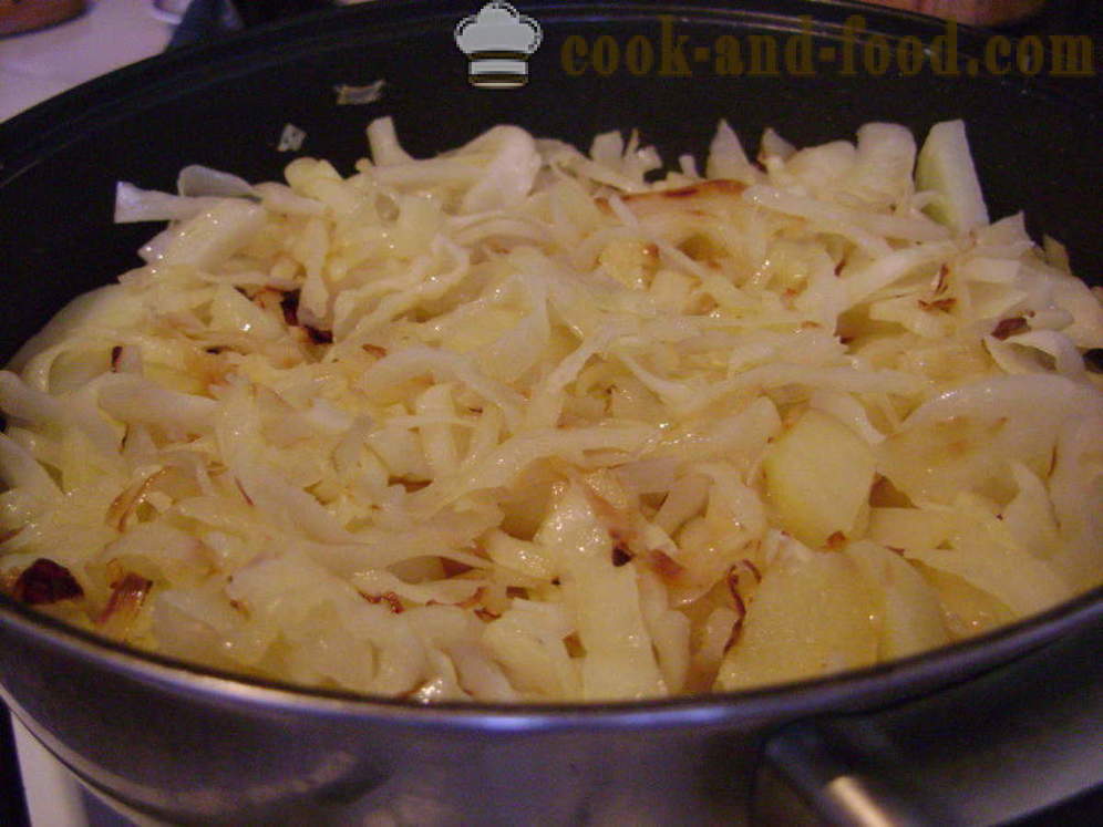 Dusené kapusta s zemiaky, kuracie mäso a huby - ako chutí variť dusené kapustu, krok za krokom recept fotografiách