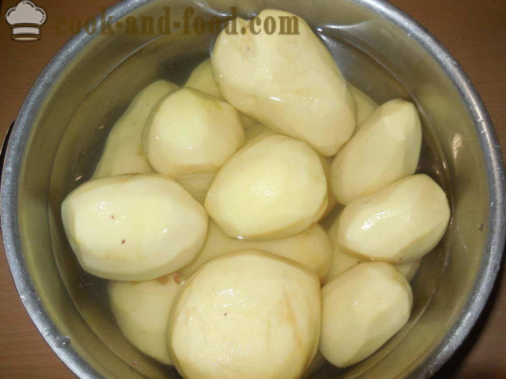 Kuracie stehná s zemiaky v rúre - ako variť vynikajúca kuracie stehná s zemiaky, krok za krokom recept fotografiách