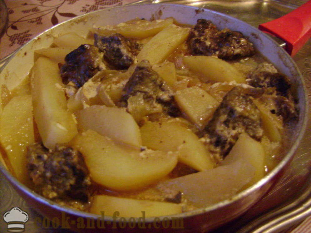 Zemiakový guláš s hovädzia pečeň - ako variť guláš zemiakov s pečeňou v panvici, krok za krokom recept fotografiách