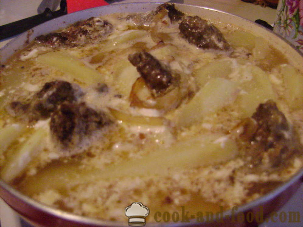 Zemiakový guláš s hovädzia pečeň - ako variť guláš zemiakov s pečeňou v panvici, krok za krokom recept fotografiách