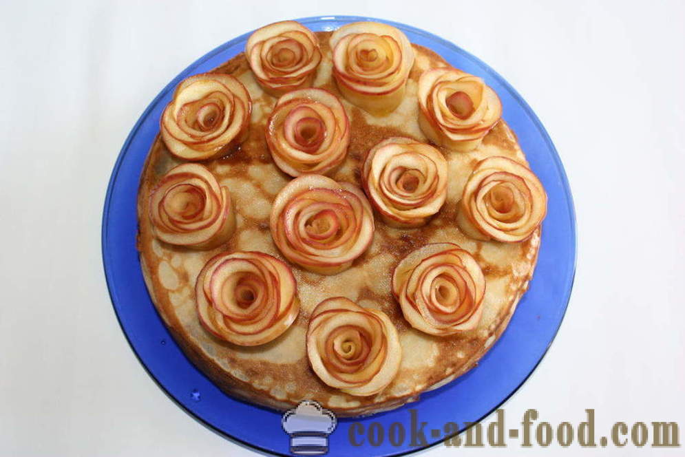 Palacinka tortu so smotanovým syrom a jabĺk ruží - ako sa robí palacinky koláč s tvarohom, krok za krokom recept fotografiách