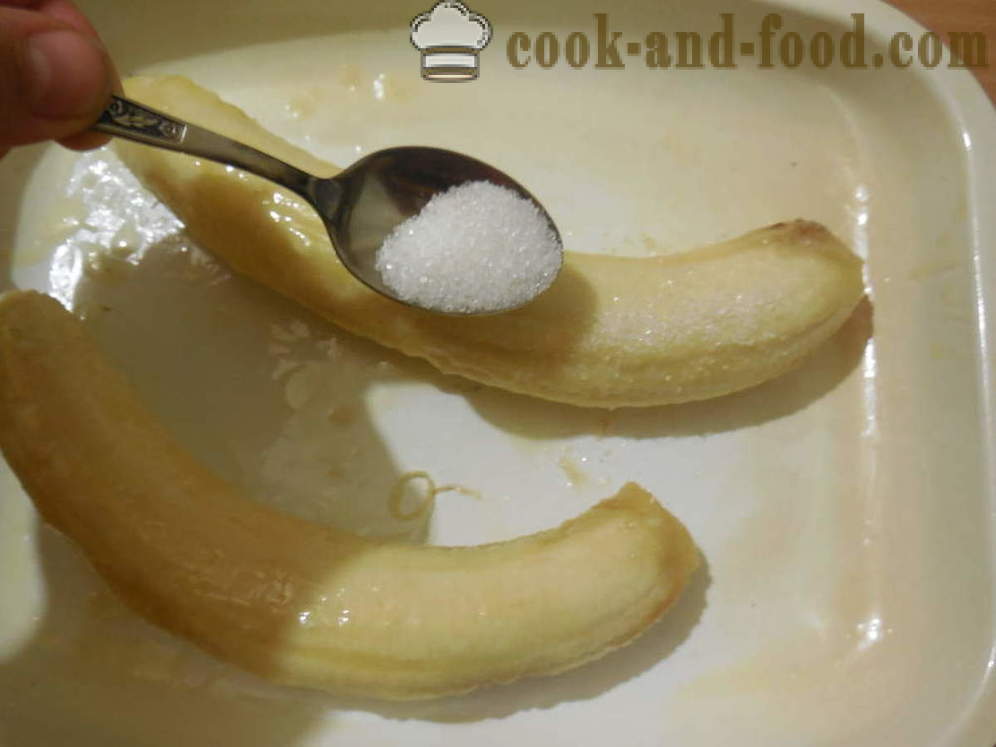 Banány pečené v rúre s orechmi a cukrom - ako pečených banánov v rúre dezert, krok za krokom recept fotografiách