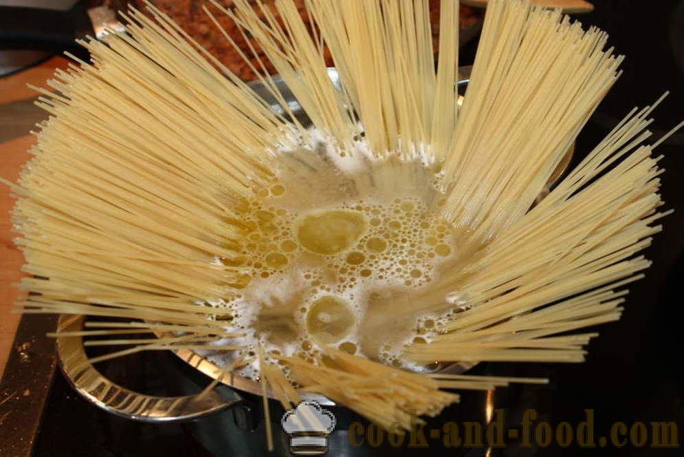 Špagety s boloňskou omáčkou - ako uvariť špagety bolognese, krok za krokom recept fotografiách