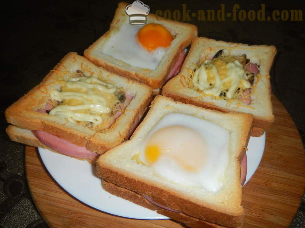 Horúce sendviče s vajcom v rúre - ako robiť horúcu sendvič s vajcom, klobásou a hubami, krok za krokom recept fotografiách
