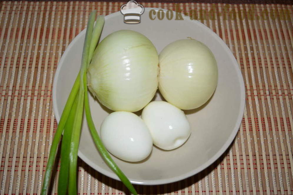 Cibuľový šalát cibule s vajcom a majonézou - ako variť cibuľu šalát, krok za krokom recept fotografiách