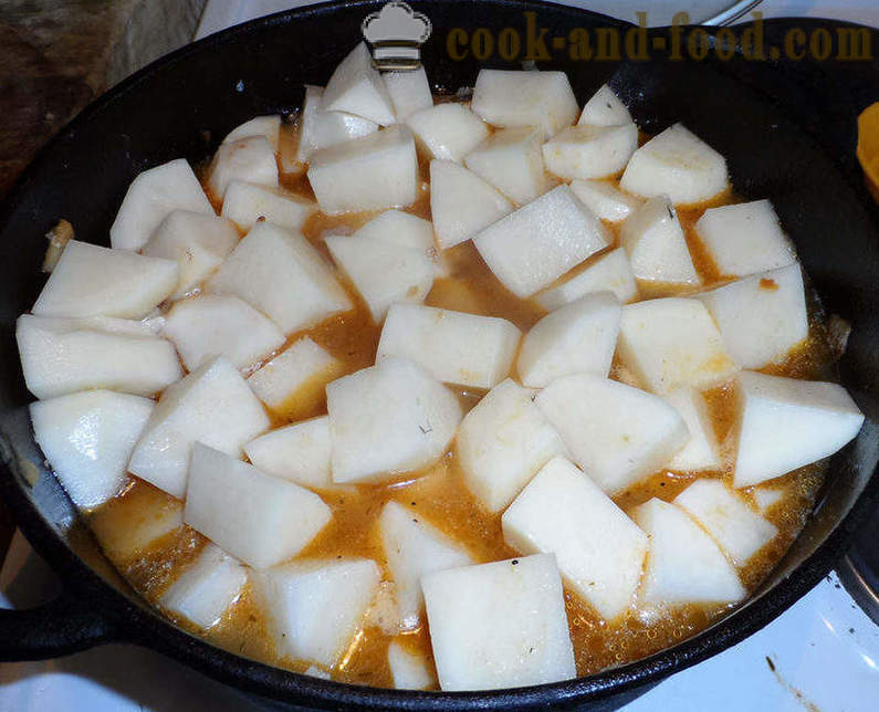 Gulášová polievka Maďarská - ako variť gulášová polievka s chipetkami krok za krokom recept fotografiách
