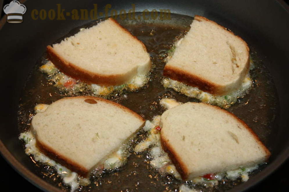 Horúce sendviče so syrom a vajíčkami - Ako sa robí teplé sendviče v panvici, krok za krokom recept fotografiách