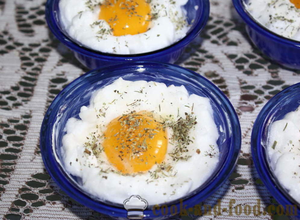 Nezvyčajné vajcia so syrom v plechovkách - ako variť praženicu v rúre, sa krok za krokom recept fotografiách