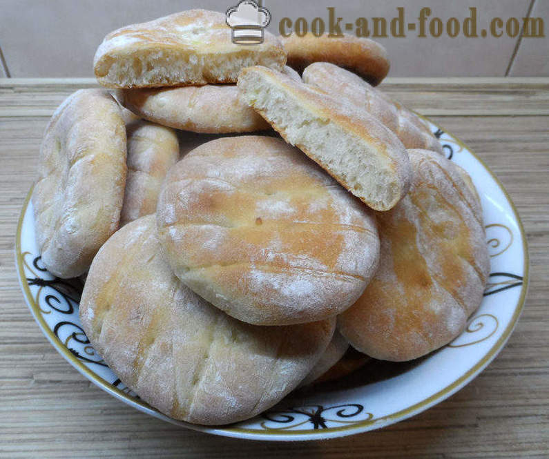 Cibuľový chlieb v rúre alebo cibuľa buchty - podobne ako sa pečie chlieb, cibuľu, krok za krokom recept fotografiách