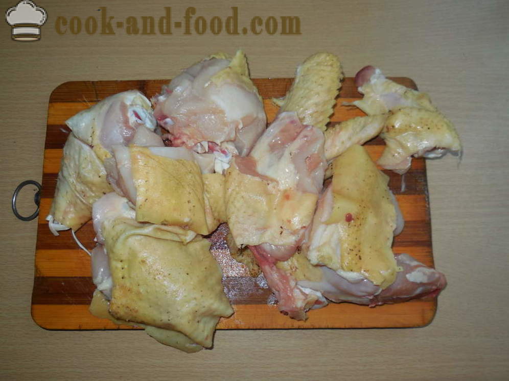 Dusené kuracie mäso v hrnci v rúre vo vlastnej šťave - ako sa pečie kurča v hrnci so zeleninou, krok za krokom recept fotografiách