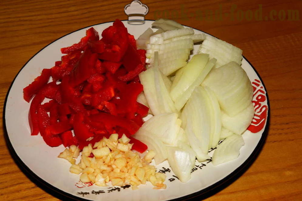 Hovädzie Stroganoff bez kyslou smotanou a paradajkovým pretlakom - ako variť lahodný hovädzie Stroganov s omáčkou, krok za krokom recept fotografiách