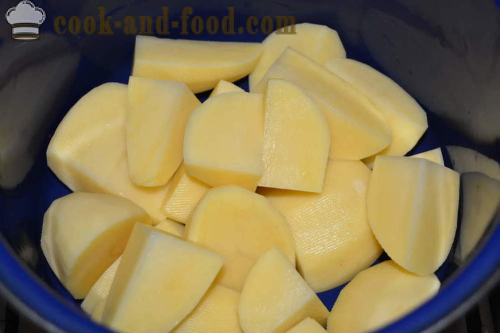 Zemiaková polievka s krutónmi a salámou - Ako sa robí polievka zo zemiakov, krok za krokom recept fotografiách