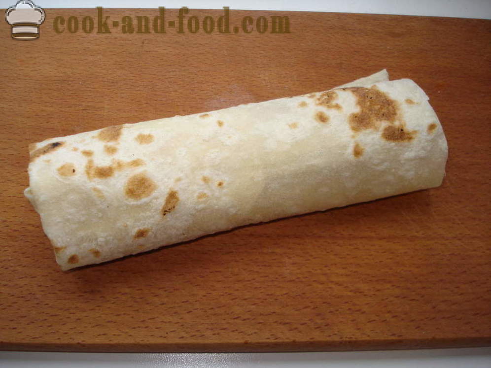 Roll z Lavash so zeleninovým kaviárom - ako sa robí pita chlieb plnené baklažány, krok za krokom recept fotografiách