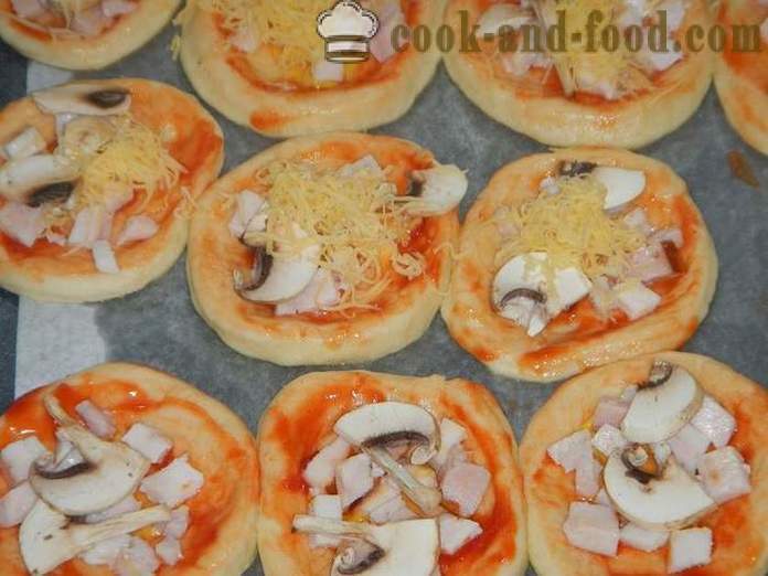 Mini pizze s cesto v rúre - ako vytvoriť mini-pizzu doma, krok za krokom recept fotografiách