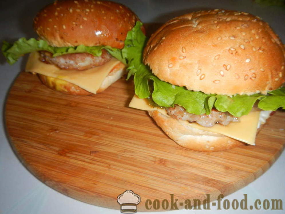 Šťavnatý burger - ako vyrobiť hamburger doma krok za krokom recept fotografiách