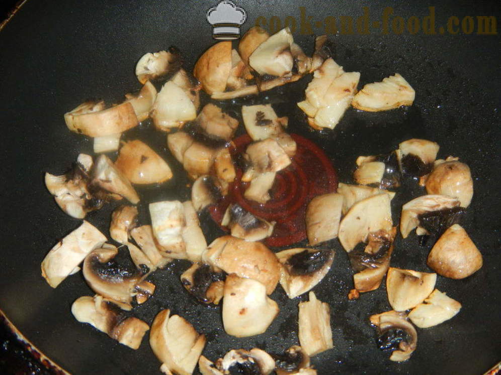 Praženicu s hubami a syrom na panvici - ako variť praženicu s kyslou smotanou, krok za krokom recept fotografiách