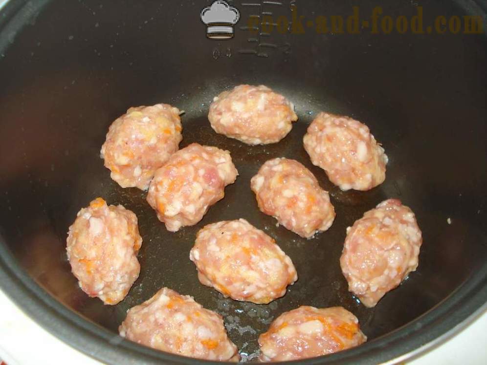 Kuracie mäsové guľôčky so syrom v multivarki - ako variť hamburgery multivarki, krok za krokom recept fotografiách