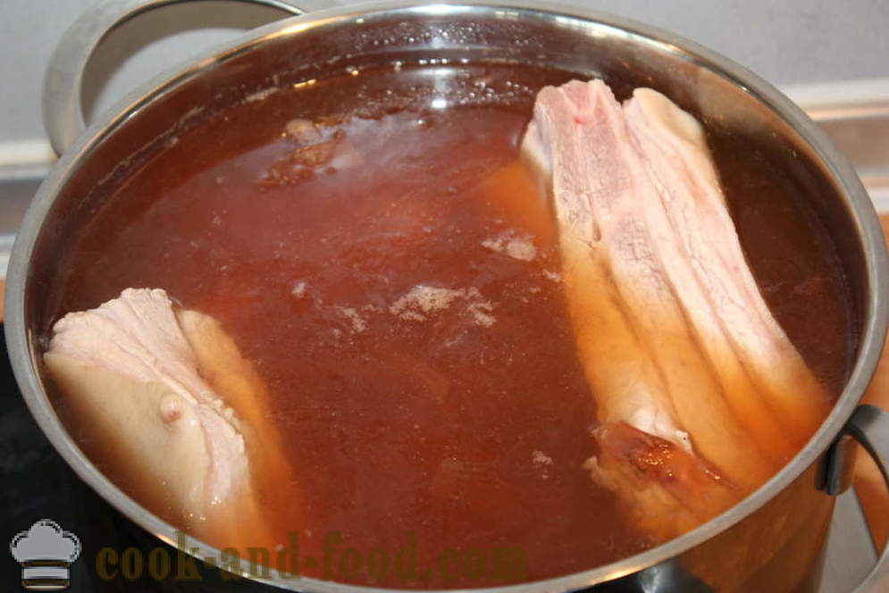 Bacon v cibuľovej kožiach - ako variť slaninu v cibuľovej kožiach, krok za krokom recept fotografiách