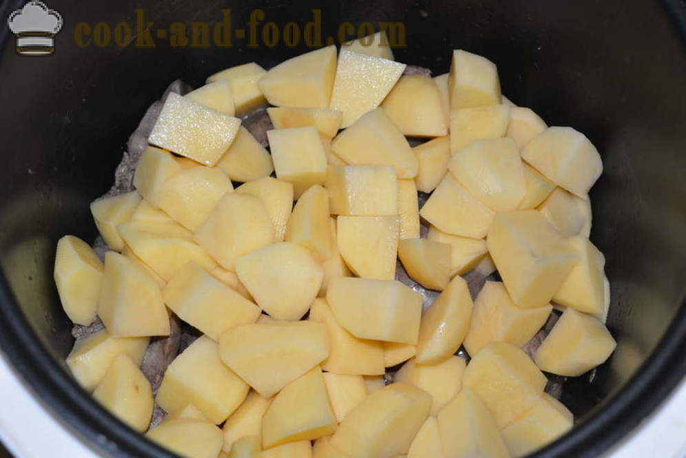 Krehká kuracia pečeň so zemiakmi v multivarki - ako variť zemiaky s kuracou pečeňou vo multivarki, krok za krokom recept fotografiách