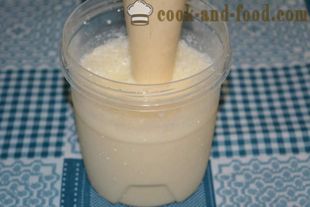 Mliečny koktail so zmrzlinou a banán v mixéri - Ako si vyrobiť koktail doma krok za krokom recept fotografiách