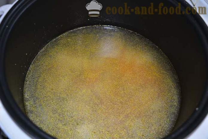 Chutné kuracia polievka s rezancami vo multivarki - bez zemiakov
