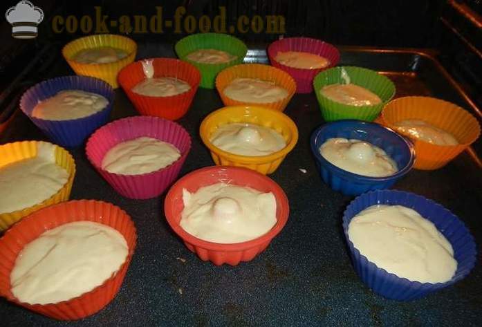 Domáce recept na jednoduchý koláč silikónových foriem - ako urobiť chutné koláčiky jednoduchý, krok za krokom recept na tortu s fotografiou