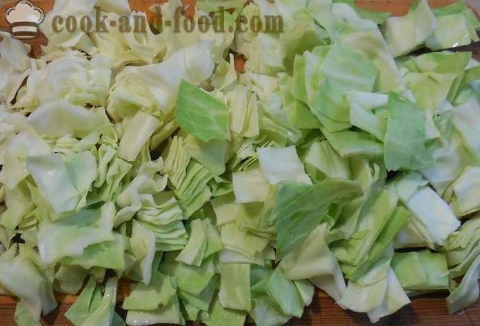 Zeleninový guláš s cuketou, kapusty a zemiakov v multivarki - ako variť zeleninovú polievku - recept krok za krokom, s fotografiami