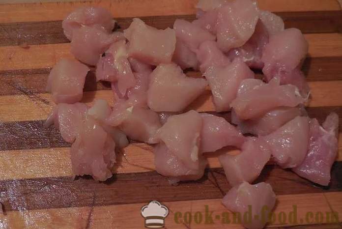 Dusené kapusta s kuracím mäsom, zeleninou a kari - Ako variť dusené kapustu s mäsom kuraťa - krok za krokom recept fotografiách