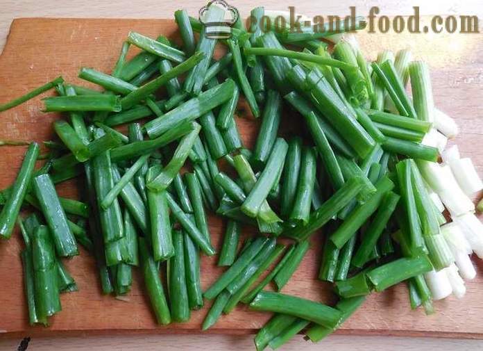 Nakladaná reďkev s repou a zelenou cibuľkou - chutný šalát z reďkoviek - recept s fotkou