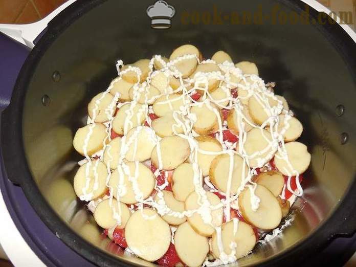 Zeleninový guláš s hubami a zemiakmi v multivarki - ako variť rastlinný rajnica - recept s fotografiami - krok za krokom