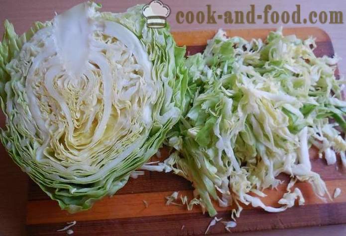 Jednoduché a chutné jarné šalát z kapusty, reďkovky a uhorky bez majonézy - Ako si vyrobiť jarná šalát s krok za krokom recept fotografiách