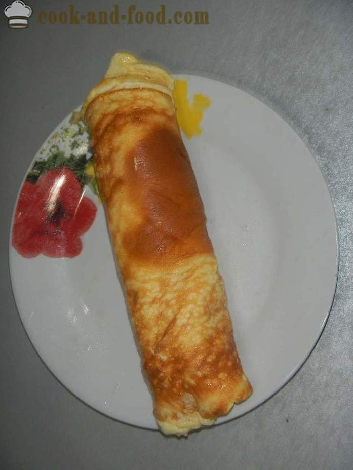 Roll of omelety s krémovým syrom a jeseterov - ako variť omletny rolka s plnkou, krok za krokom recept s fotografiami.