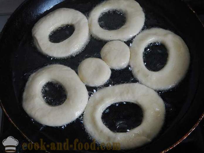 Lenten sladké šišky na kvasiniek a vody, vyprážané na panvici - ako variť šišky v kvasinkách, recept s fotografiou