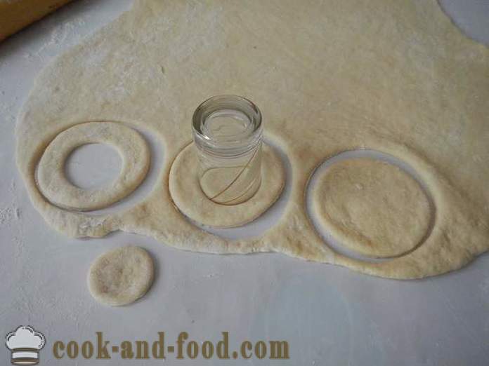 Lenten sladké šišky na kvasiniek a vody, vyprážané na panvici - ako variť šišky v kvasinkách, recept s fotografiou