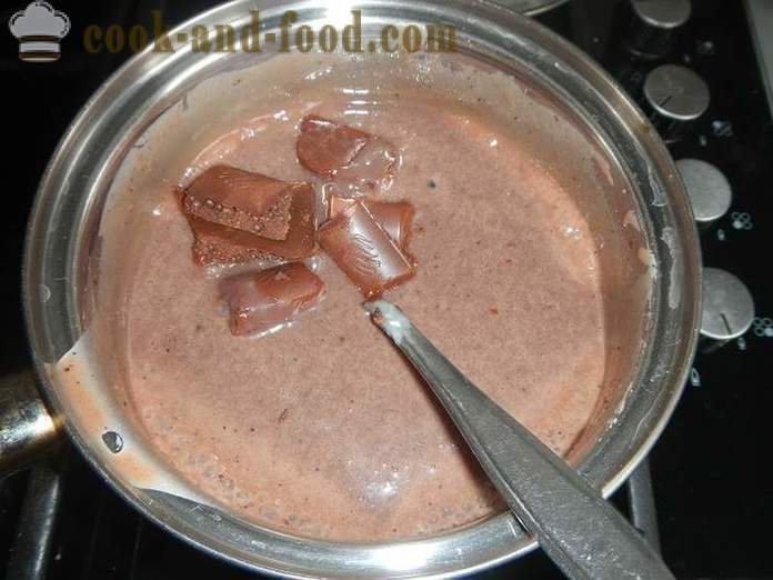 Domáce čokoládové sušienky klobása s kondenzovaným mliekom a orechy, bezvaječné - krok za krokom recept na čokoládový salámu, s fotkami.