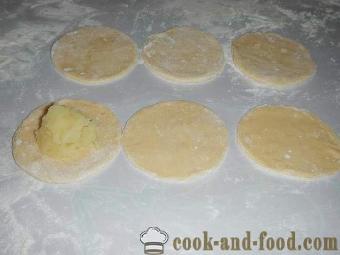 Lahodné knedličky so zemiakmi a kyslou smotanou. Ako variť knedle so zemiakmi - krok za krokom recept s fotografiami.
