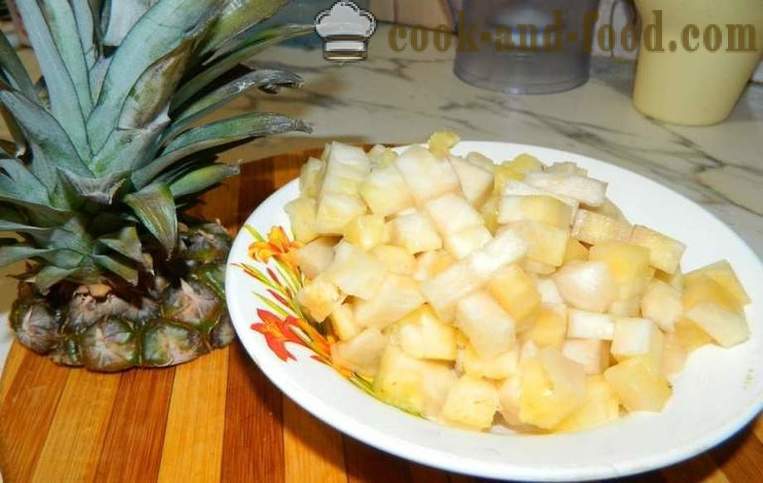 Sviatočná šalát s ananásom a krabie tyčinky - vynikajúci a jednoduchý krok za krokom recept fotografiách